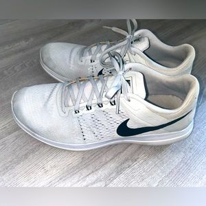 White Nike tennis shoes